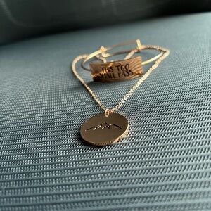 Elegant Gold Mountain Pendant Necklace